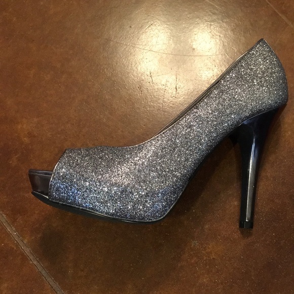 Jacqueline Ferrar Pewter Glitter Heels - Picture 5 of 5